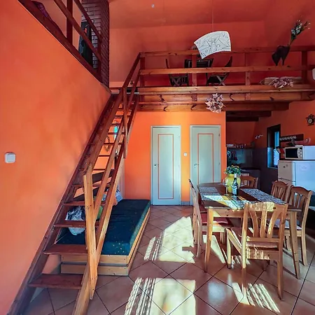 펜션 Unit_type_semidetached_house 55197 자르마디